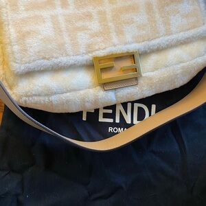 Fendi Baguette Shoulder Bag Medium Beige Wool